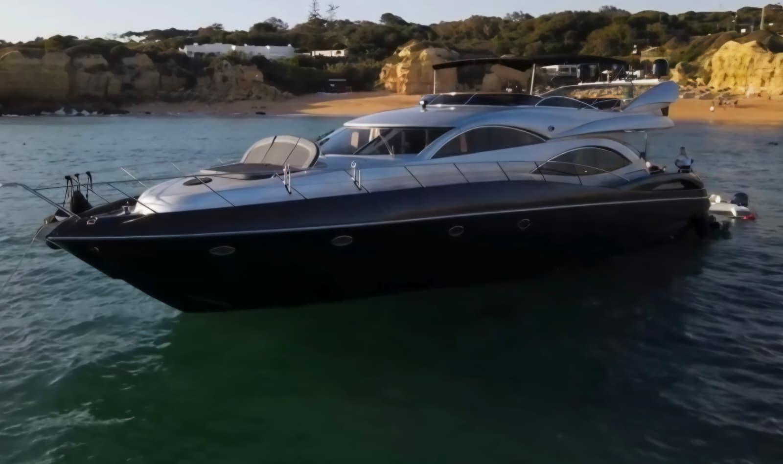 Experiência única em iate de luxo em Vilamoura.