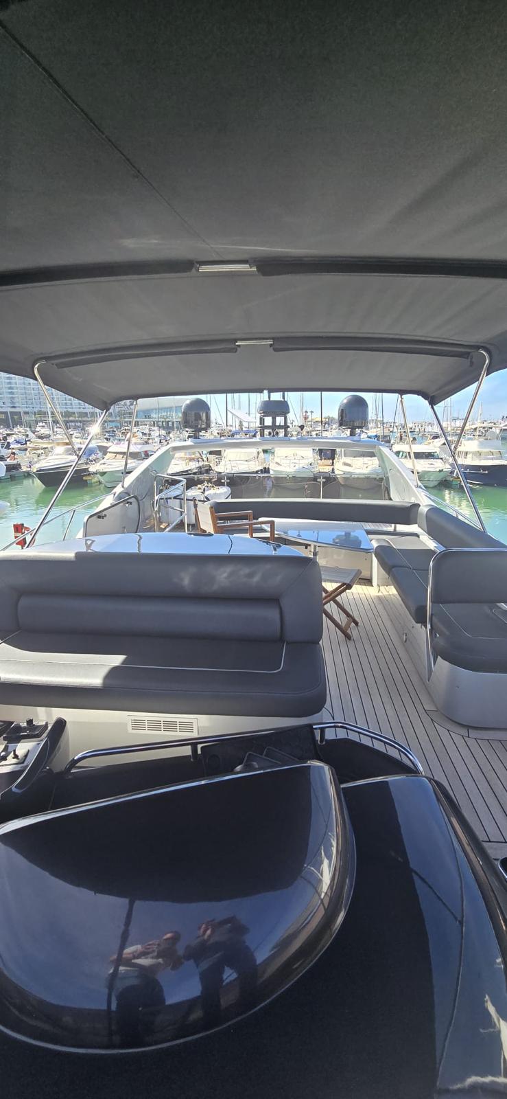 Experiência única em iate de luxo em Vilamoura.