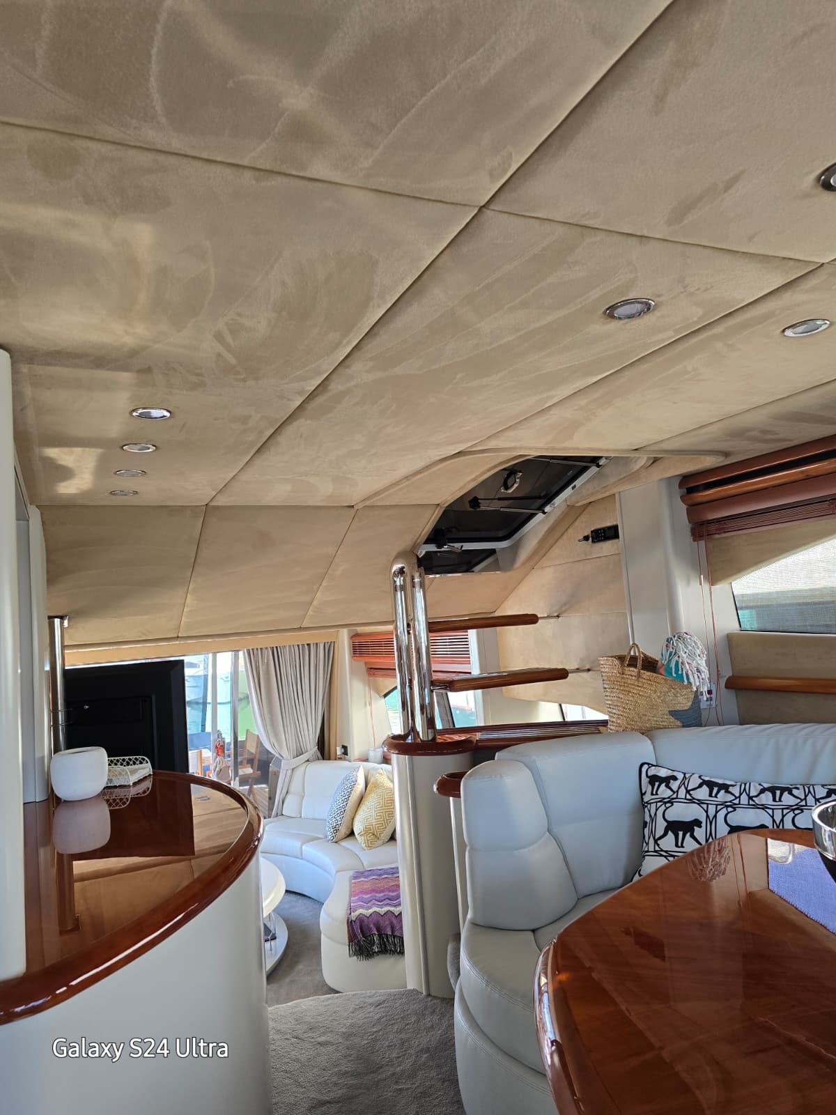 Experiência única em iate de luxo em Vilamoura.
