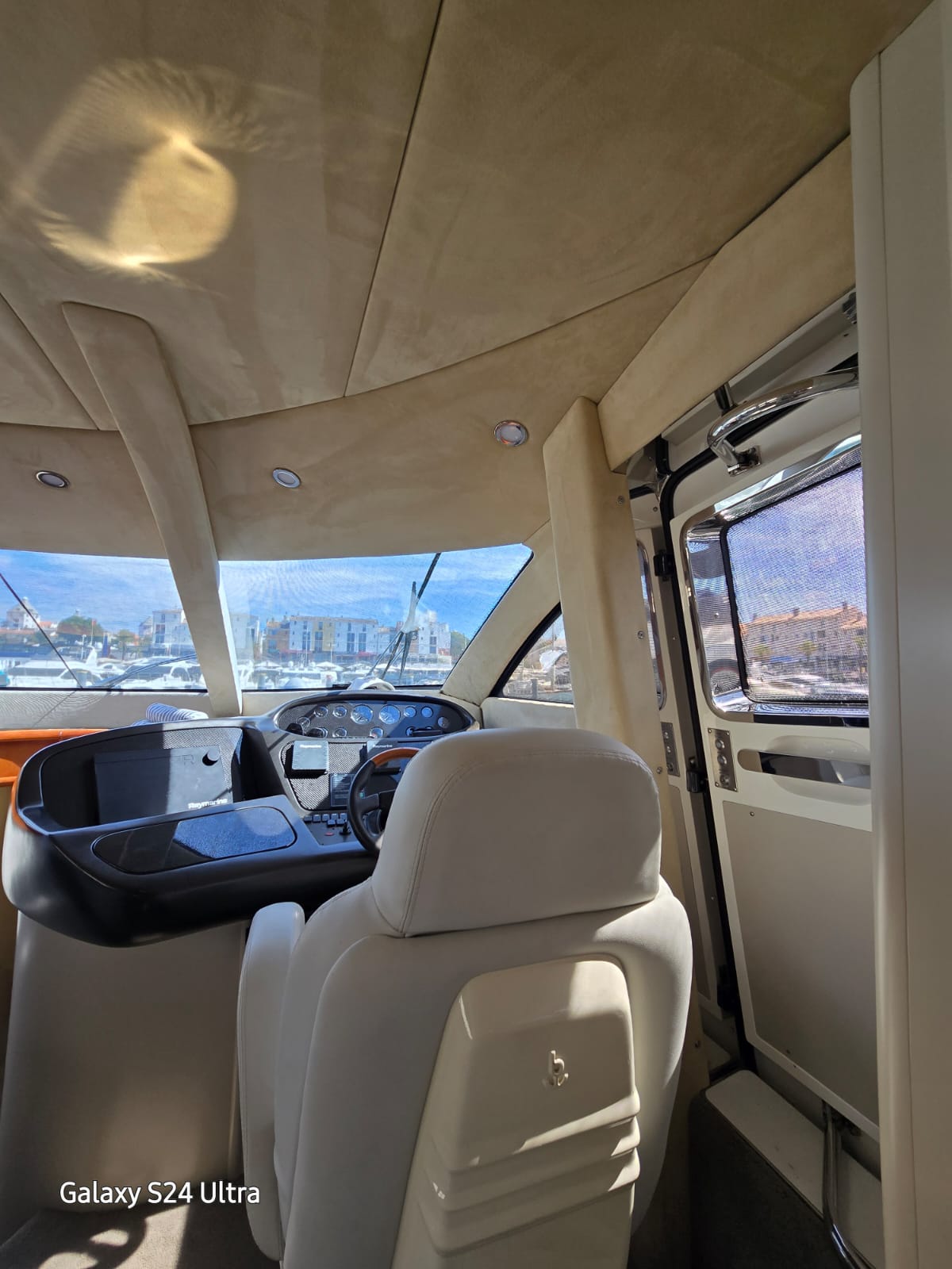 Experiência única em iate de luxo em Vilamoura.